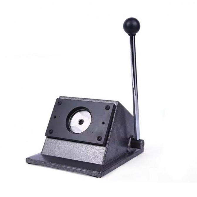 Masina de facut butoane pentru insigne, grosime de taiere d32mm